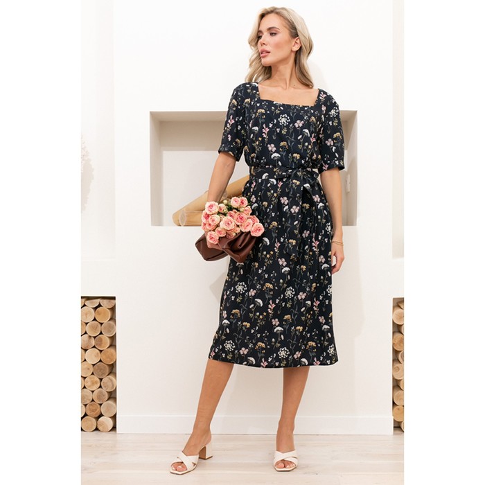 Платье женское, размер 46
Платье женское, размер 46