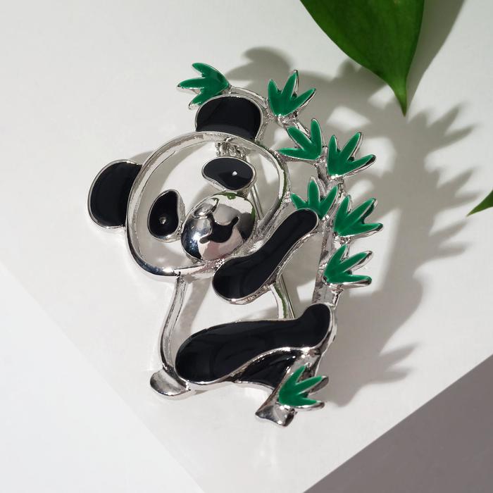 Брошь "Панда с веткой", цвет чёрно-белый 
Брошь "Панда с веткой", цвет чёрно-белый