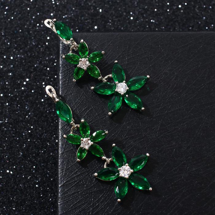 Серьги со стразами "Вечерние" роскошные цветы, цвет бело-зелёный в серебре
Серьги со стразами "Вечерние" роскошные цветы, цвет бело-зелёный в серебре