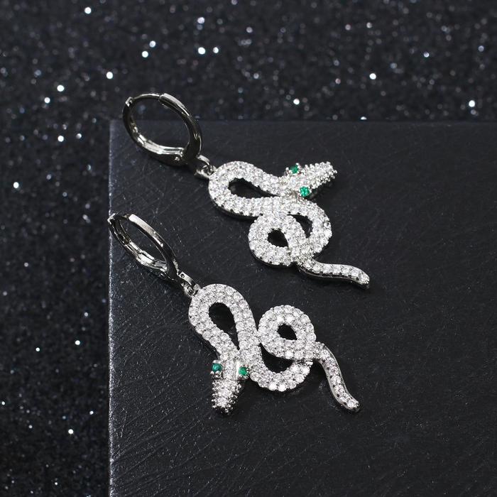 Серьги со стразами "Змея" длинный хвост, цвет бело-изумрудный в серебре
Серьги со стразами "Змея" длинный хвост, цвет бело-изумрудный в серебре