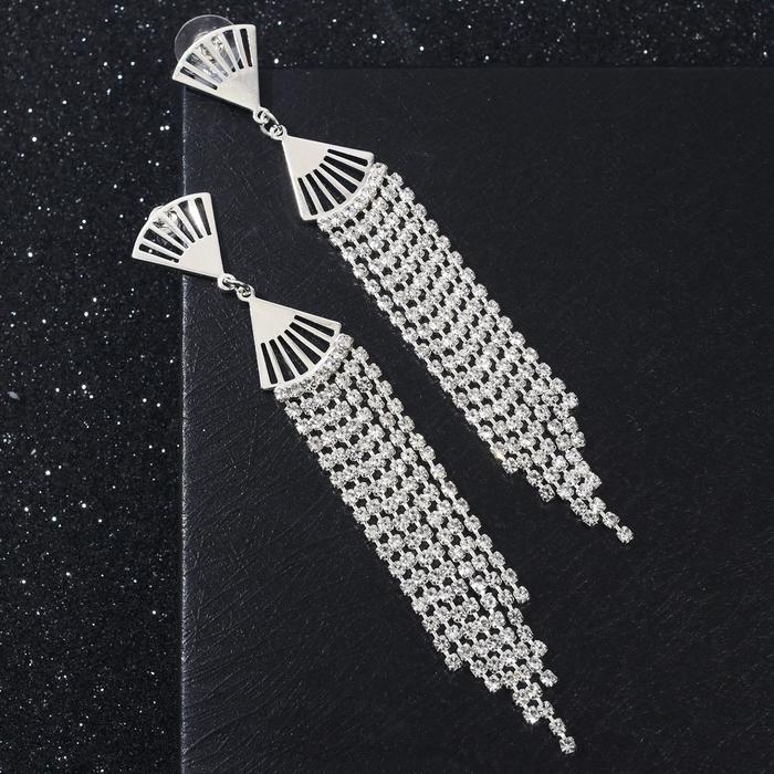 Серьги висячие со стразами "Вечерние" веер, цвет белый в серебре
Серьги висячие со стразами "Вечерние" веер, цвет белый в серебре