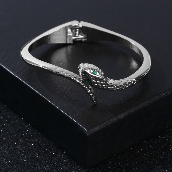 Браслет со стразами "Каркас" змейка, цвет изумрудный в серебре 
Браслет со стразами "Каркас" змейка, цвет изумрудный в серебре