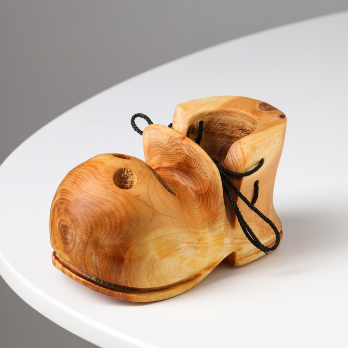 Подставка под ручки "Башмак" светлый, 11х6см, можжевельник
Подставка под ручки "Башмак" светлый, 11х6см, можжевельник