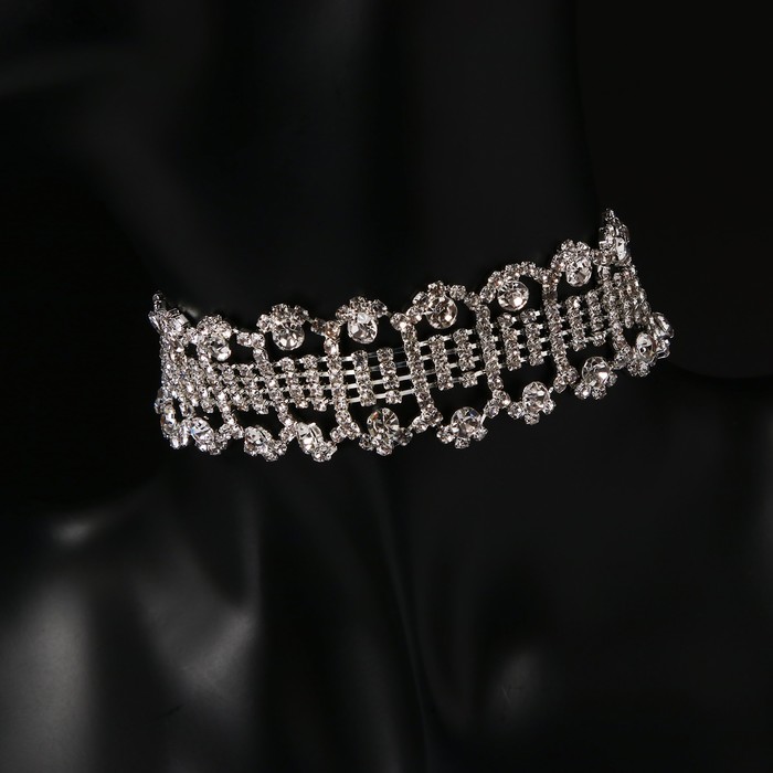 Чокер "Искорка" толстая линия, цвет белый, 28 см
Чокер "Искорка" толстая линия, цвет белый, 28 см