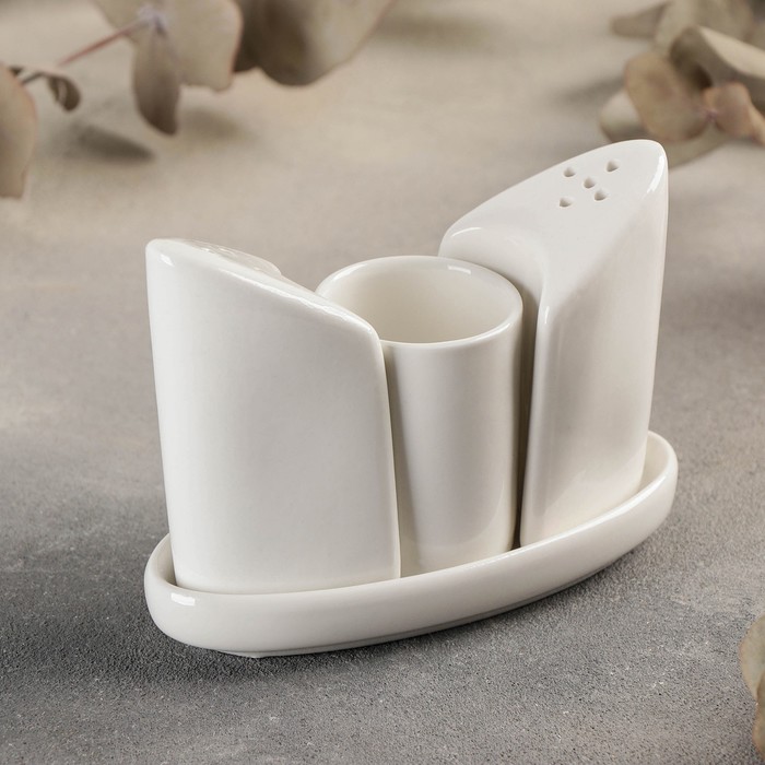 Набор для специй на керамической подставке «Классика», 3 предмета: солонка, перечница, емкость для зубочисток, 15,5×7×4см
Набор для специй на керамической подставке «Классика», 3 предмета: солонка, перечница, емкость для зубочисток, 15,5×7×4см