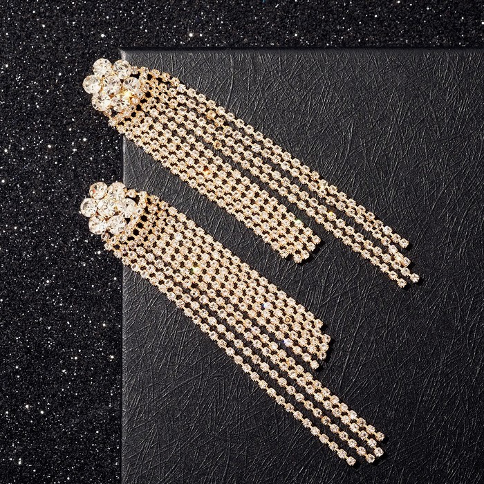 Серьги висячие со стразами "Лёд" цветок, цвет белый в золоте
Серьги висячие со стразами "Лёд" цветок, цвет белый в золоте