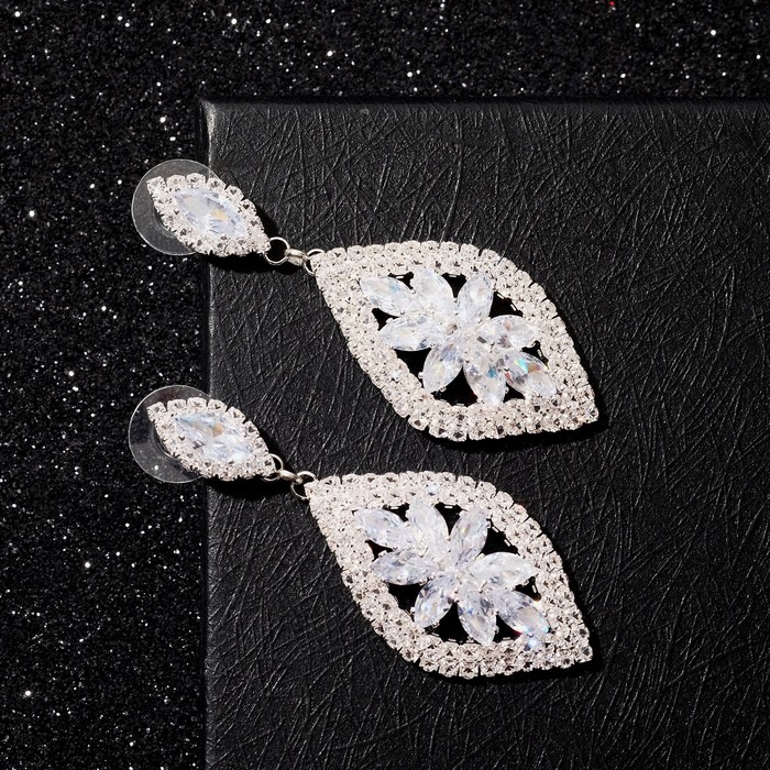 Серьги со стразами "Искорки" дубль, цвет белый в серебре
Серьги со стразами "Искорки" дубль, цвет белый в серебре