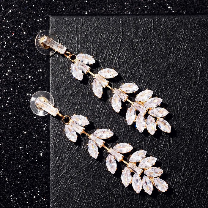 Серьги висячие со стразами "Искорки" веточки циркония, цвет белый в золоте
Серьги висячие со стразами "Искорки" веточки циркония, цвет белый в золоте