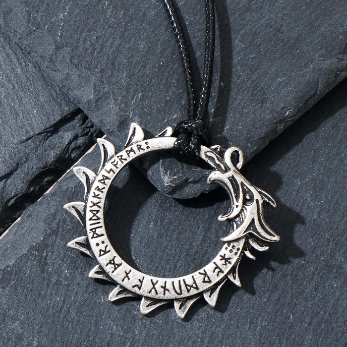 Кулон-амулет "Мидгардсорм" легендарный змей, цвет чернёное серебро, 53см
Кулон-амулет "Мидгардсорм" легендарный змей, цвет чернёное серебро, 53см