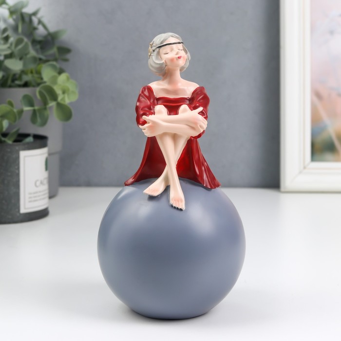 Сувенир полистоун "Девушка в бордовом платье на шаре" 17,5х10х10 см
Сувенир полистоун "Девушка в бордовом платье на шаре" 17,5х10х10 см