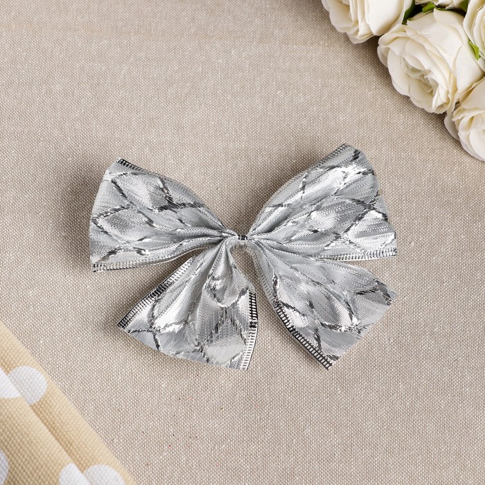 Бант праздничный "Искра", серебристый, 14 х 10 см
Бант праздничный "Искра", серебристый, 14 х 10 см