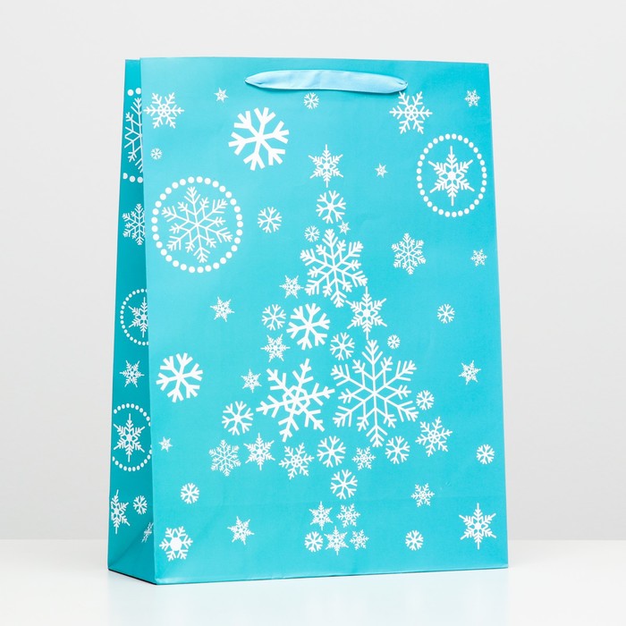 Пакет ламинированный "Снежинки и ёлочка" 32 х 42 х 12 
Пакет ламинированный "Снежинки и ёлочка" 32 х 42 х 12