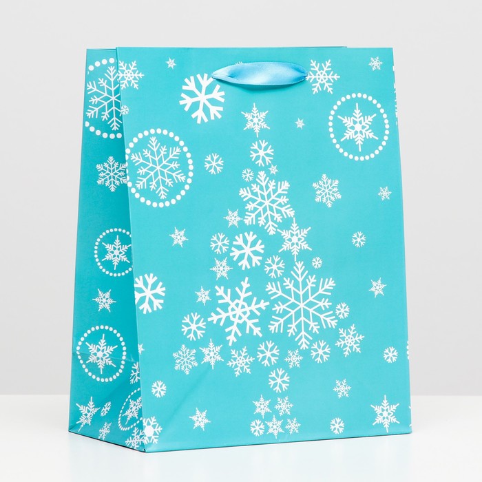 Пакет ламинированный "Снежинки и ёлочка" 18 х 23 х 10 
Пакет ламинированный "Снежинки и ёлочка" 18 х 23 х 10