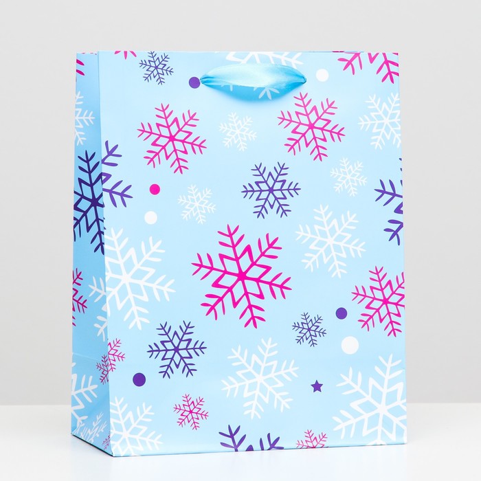 Пакет ламинированный "Снежиночки" 18 х 23 х 10
Пакет ламинированный "Снежиночки" 18 х 23 х 10