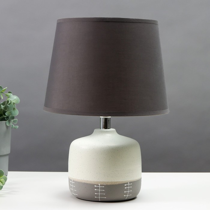 Настольная лампа 16814/1 E14 40Вт белый h.33см
Настольная лампа 16814/1 E14 40Вт белый h.33см