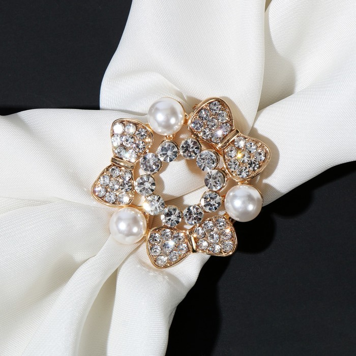 Зажим для платка "Бантики с бусинами", цвет белый в золоте
Зажим для платка "Бантики с бусинами", цвет белый в золоте