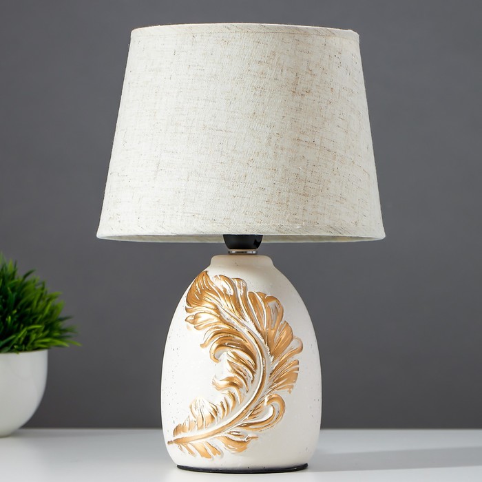 Лампа настольная 16723/1GD E14 40Вт бело-золотой 16х16х27 см
Лампа настольная 16723/1GD E14 40Вт бело-золотой 16х16х27 см