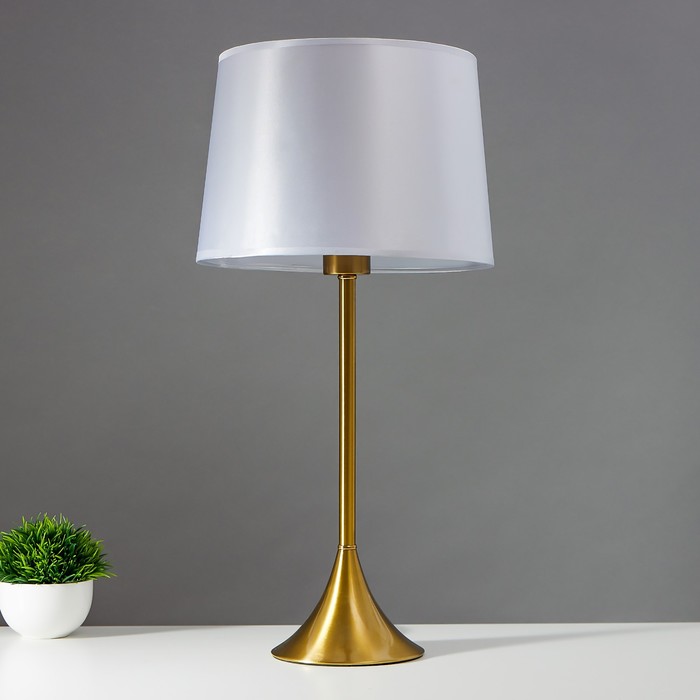 Лампа настольная 16732/1 E27 40Вт золото 28х28х54 см 
Лампа настольная 16732/1 E27 40Вт золото 28х28х54 см