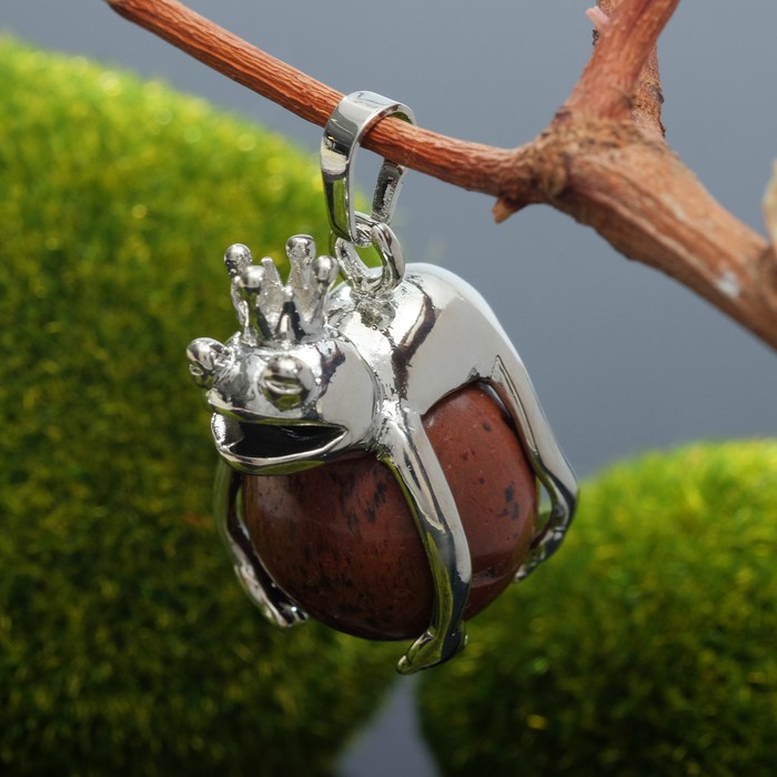 Подвеска Царевна-лягушка "Яшма красная" 
Подвеска Царевна-лягушка "Яшма красная"