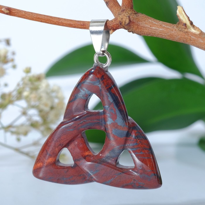 Подвеска трикветр (притягивает удачу, оберегает от дурного глаза) "Яшма красная"
Подвеска трикветр (притягивает удачу, оберегает от дурного глаза) "Яшма красная"