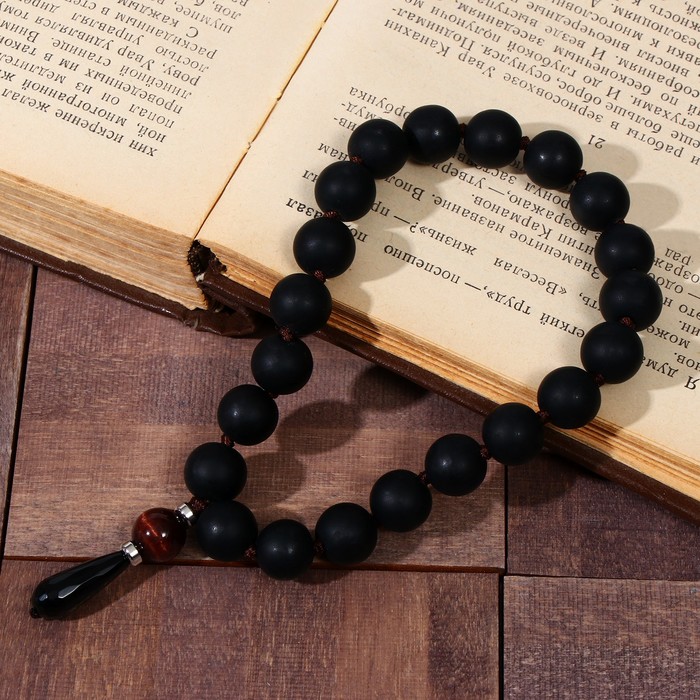 Чётки тибетские шар №12 через узел "Агат чёрный" с тигровым глазом шар №10, 21 бусина, цвет чёрно-кор
Чётки тибетские шар №12 через узел "Агат чёрный" с тигровым глазом шар №10, 21 бусина, цвет чёрно-кор