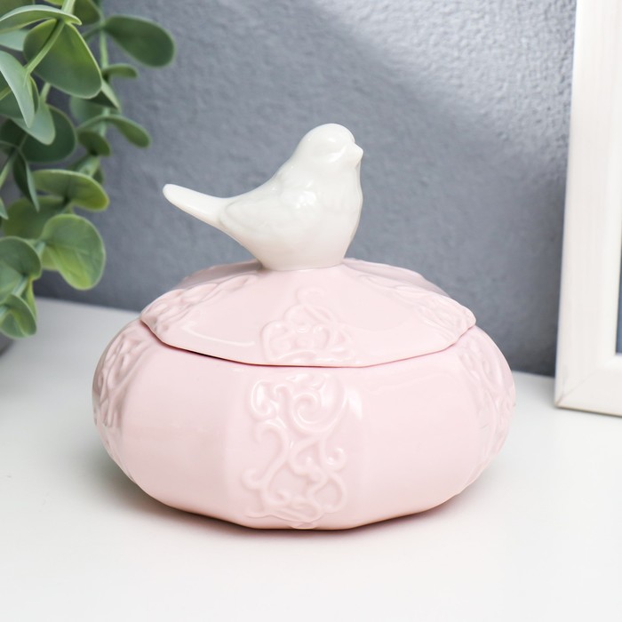 Шкатулка керамика "Белый воробышек. Фигурная с узорами" розовая 9,5х8,5х8,5 см
Шкатулка керамика "Белый воробышек. Фигурная с узорами" розовая 9,5х8,5х8,5 см