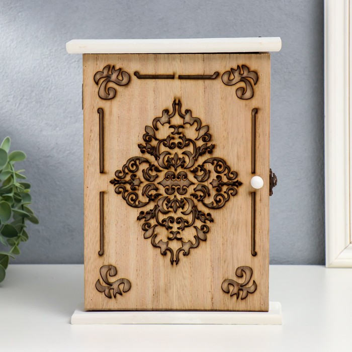 Ключница дерево "Ажурный медальон" 26,5х21х6,5 см
Ключница дерево "Ажурный медальон" 26,5х21х6,5 см