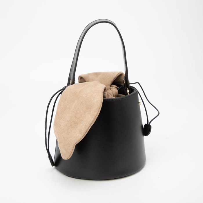 Сумка кросс-боди, отдел на утяжке, цвет чёрный
Сумка кросс-боди, отдел на утяжке, цвет чёрный