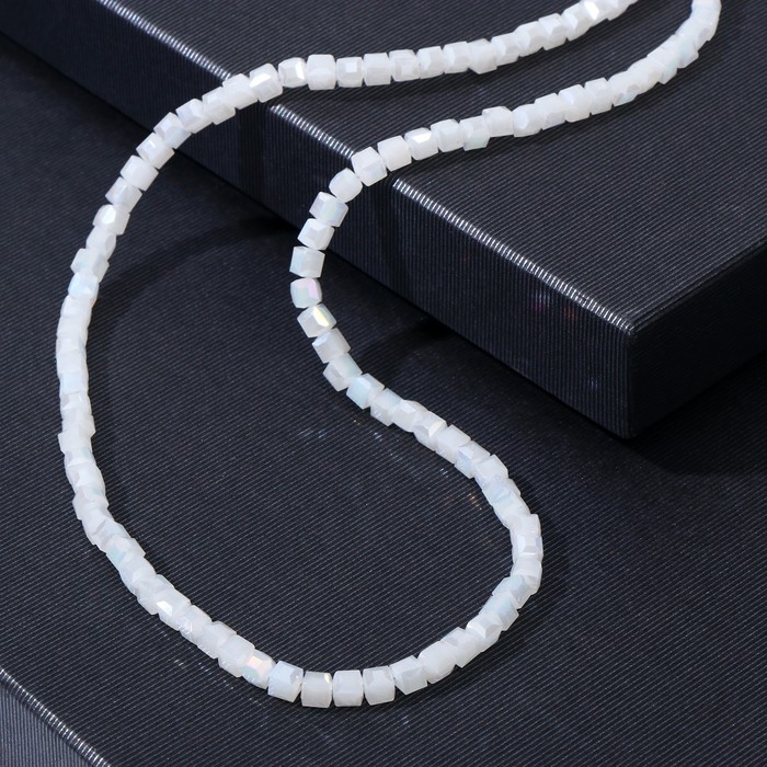 Бусы "Стекло" кубик гранёный, цвет белый, 45см с удлинителем
Бусы "Стекло" кубик гранёный, цвет белый, 45см с удлинителем