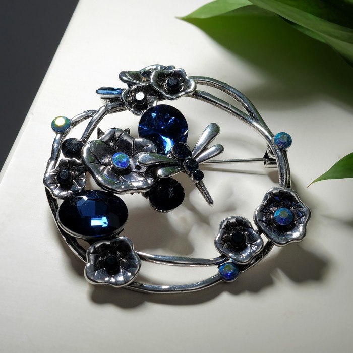 Брошь "Стрекоза" в венке цветов, цвет синий в чернёном серебре 
Брошь "Стрекоза" в венке цветов, цвет синий в чернёном серебре