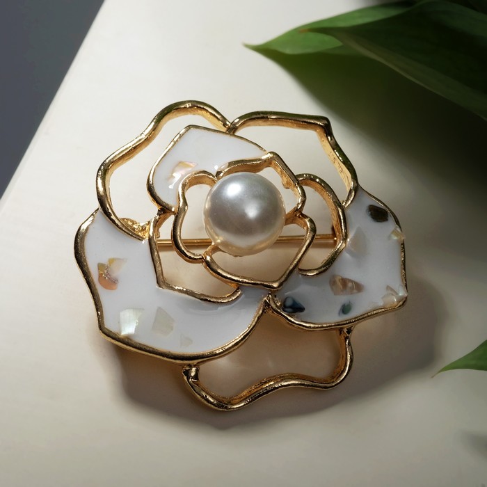 Брошь "Роза" с бусиной, цвет белый в золоте
Брошь "Роза" с бусиной, цвет белый в золоте