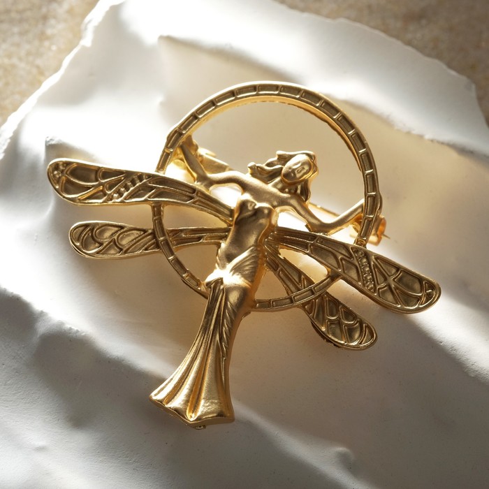 Брошь "Дева" окрылённая, цвет матовое золото
Брошь "Дева" окрылённая, цвет матовое золото