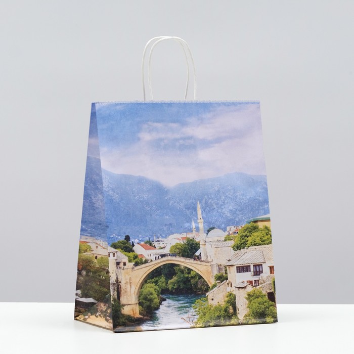 Пакет крафт "Городок в горах", крученая ручка, 22 х 12 х 27 см
Пакет крафт "Городок в горах", крученая ручка, 22 х 12 х 27 см