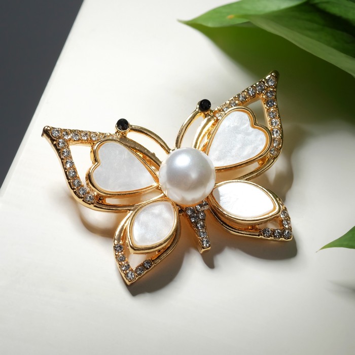 Брошь "Бабочка" с сердечками, цвет белый в золоте
Брошь "Бабочка" с сердечками, цвет белый в золоте