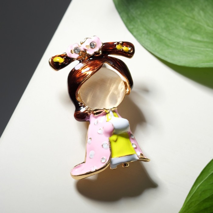 Брошь "Девушка Гейша" с цветами, цветная в золоте
Брошь "Девушка Гейша" с цветами, цветная в золоте