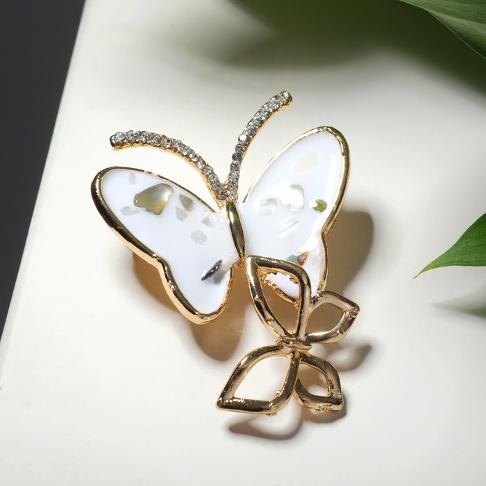 Брошь "Ракушка" бабочки, цвет белый в золоте 
Брошь "Ракушка" бабочки, цвет белый в золоте