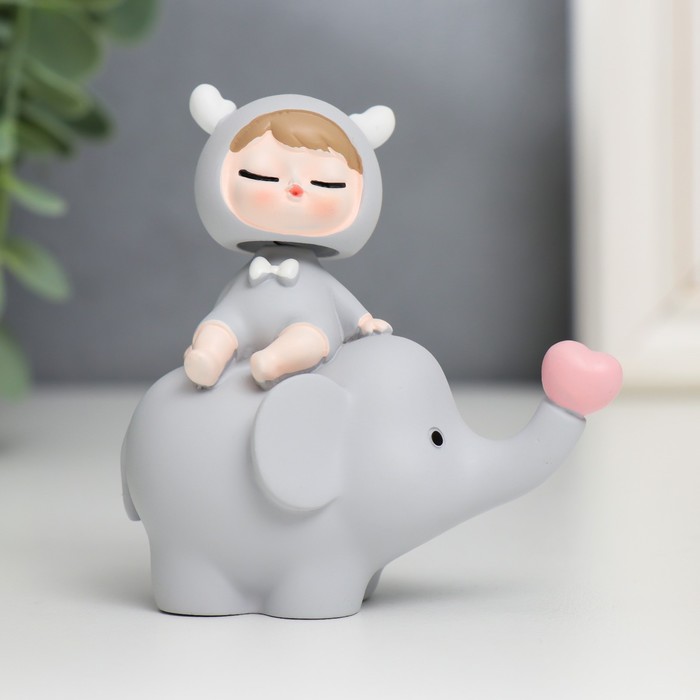 Сувенир полистоун "Малыш на слонёнке, с сердцем" пружинка 7,5х4х7 см
Сувенир полистоун "Малыш на слонёнке, с сердцем" пружинка 7,5х4х7 см