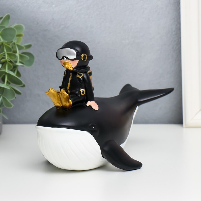 Сувенир полистоун "Водолаз на чёрном ките" 13,5х11,5х19 см
Сувенир полистоун "Водолаз на чёрном ките" 13,5х11,5х19 см