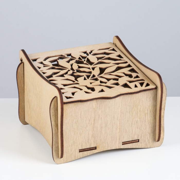 Шкатулка деревянная с крышкой "Резная" 13х13х10 см орех
Шкатулка деревянная с крышкой "Резная" 13х13х10 см орех