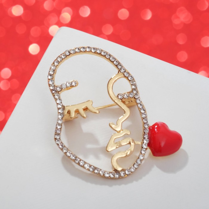 Брошь "Поцелуй" с сердечком, цвет красно-белый в золоте 
Брошь "Поцелуй" с сердечком, цвет красно-белый в золоте