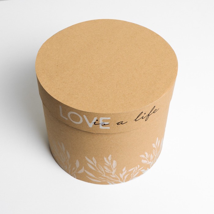 Коробка подарочная круглая «Крафт», 17.5 × 20 см
Коробка подарочная круглая «Крафт», 17.5 × 20 см