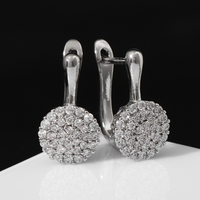 Серьги со стразами "Магма" диск, цвет белый в серебре
Серьги со стразами "Магма" диск, цвет белый в серебре