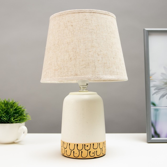 Настольная лампа 16816/1 E14 40Вт белый h.30см
Настольная лампа 16816/1 E14 40Вт белый h.30см