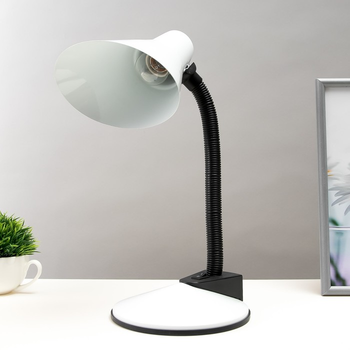 Настольная лампа 16672/1WT E27 40Вт белый 19х17х40 см
Настольная лампа 16672/1WT E27 40Вт белый 19х17х40 см