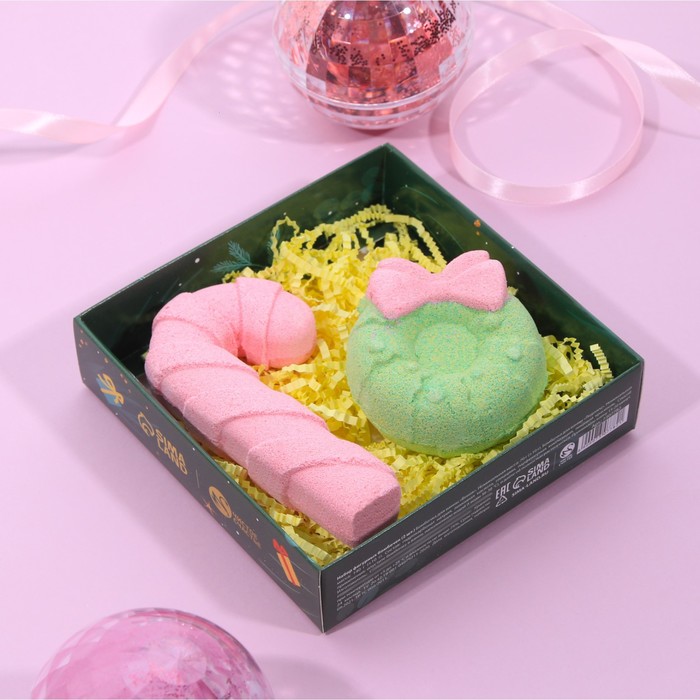 Набор для ванны "Волшебство Нового года": бомбочка в форме рождественского венка, аромат яблоко, бомбочка в форме леденца, аромат лесные ягоды
Набор для ванны "Волшебство Нового года": бомбочка в форме рождественского венка, аромат яблоко, бомбочка в форме леденца, аромат лесные ягоды