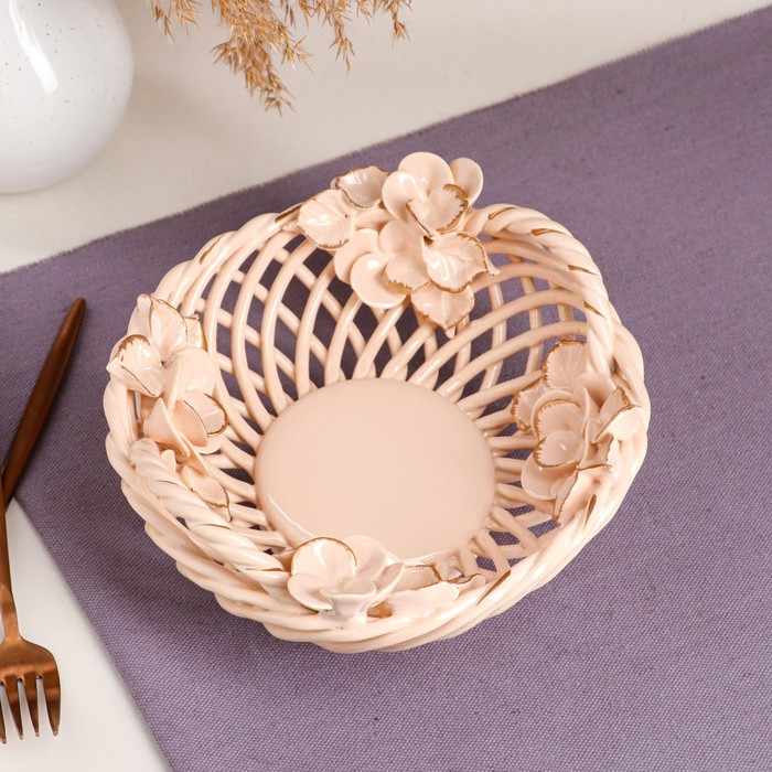 Конфетница "Люси", бежевая, лепка, плетение, авторская работа
Конфетница "Люси", бежевая, лепка, плетение, авторская работа