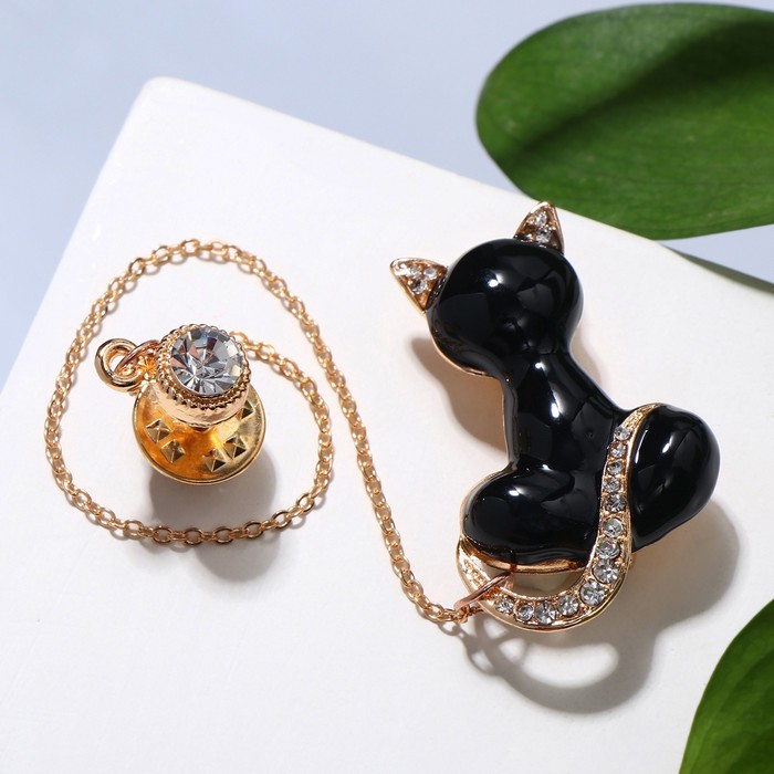 Брошь со значком на цепочке "Кошка", цвет чёрно-белый в золоте
Брошь со значком на цепочке "Кошка", цвет чёрно-белый в золоте