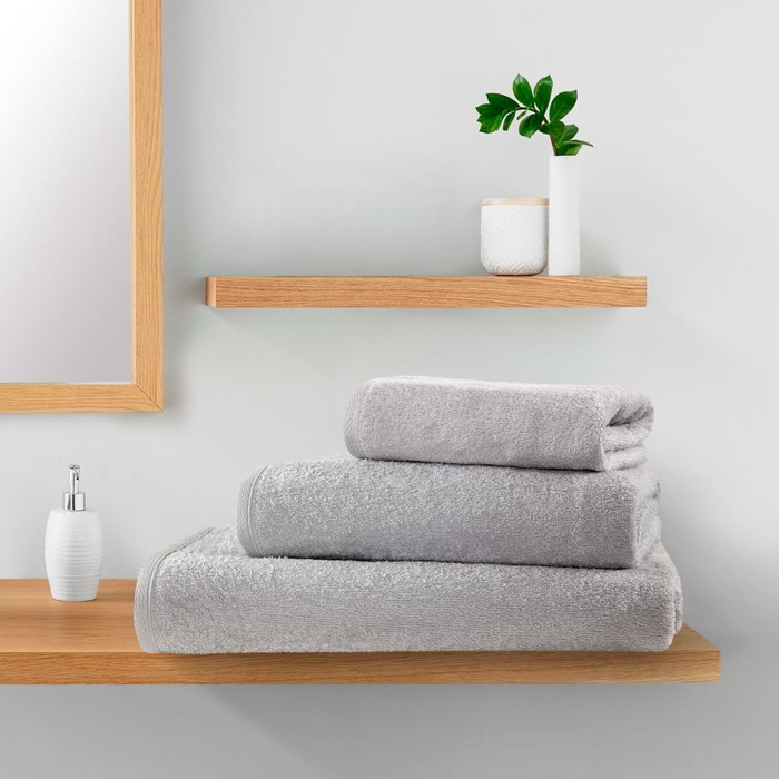 Набор махровых полотенец Ice, размер 40х70 см, 50х90 см, 70х140 см.
Набор махровых полотенец Ice, размер 40х70 см, 50х90 см, 70х140 см.