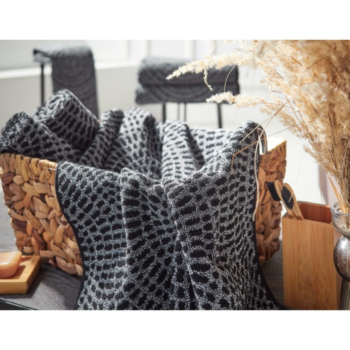 Полотенце махровое Illusion, размер 70х130 см, цвет чёрный 
Полотенце махровое Illusion, размер 70х130 см, цвет чёрный