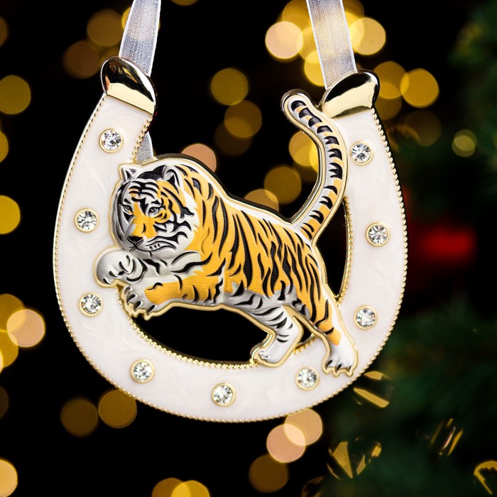 Подкова "Тигр в прыжке", подвесная, 10*0,9*10,3 см, с кристаллами Сваровски 
Подкова "Тигр в прыжке", подвесная, 10*0,9*10,3 см, с кристаллами Сваровски
